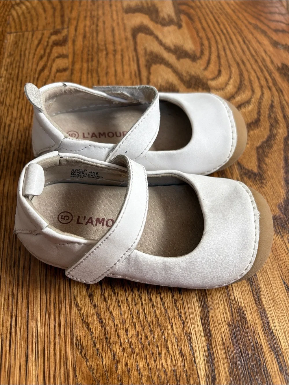 L'Amour white Girls Early Walker Leather Mary Jane shoes, size 5. Excellent cond